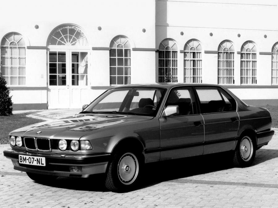  BMW 750iL 1987 года  (фото 13 из 18)